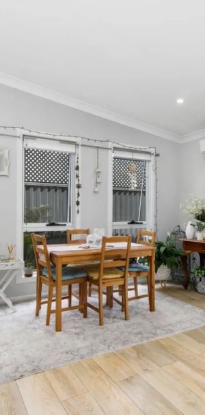 Modern granny flat in a quiet location yet handy to local shops and bus stops - Photo 1