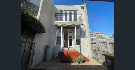 Large Bright Townhouse in the heart of North Melbourne - Photo 5