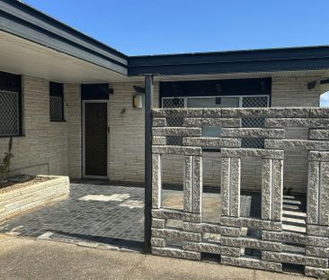 MODERN FAMILY HOME WITH SPACIOUS OUTDOOR LIVING - Photo 4