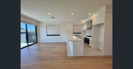 Brand New 5-Bedroom Family Home – Bright, Spacious & Modern Living! - Photo 2