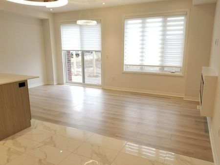 For Lease - 71 Schmeltzer Crescent, Richmond Hill, Ontario - Photo 3