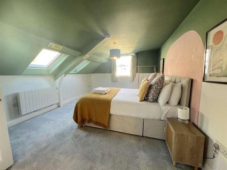 The Penthouse Apartment, Worcester Road, Malvern, Worcestershire, WR14 - Photo 2