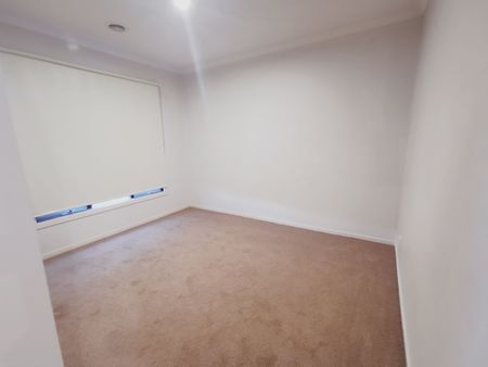 3 Living area double storey Family Home - Photo 4