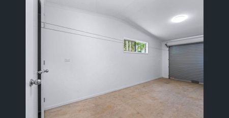 Quiet Location, 3 Bedroom Home, Garage - Photo 2