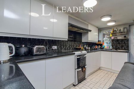 8 bedroom terraced house to rent - Photo 3