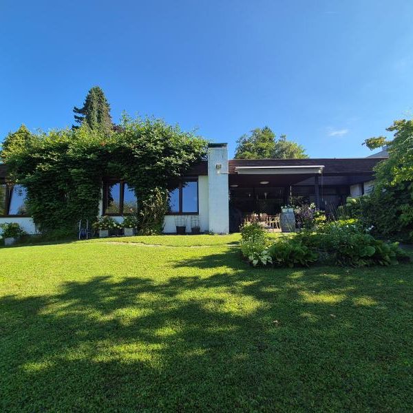 Großzügiger Bungalow mit Gebirgsblick und Außenpool im Herzen von Leonding! 250 m² WNFL, Grund 2.156 m², Doppelgarage! - Photo 1