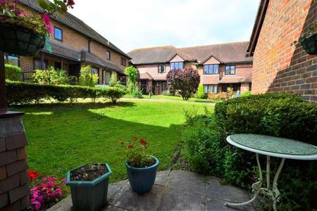 White Horse Court, Storrington, Pulborough, West Sussex, RH20 - Photo 2