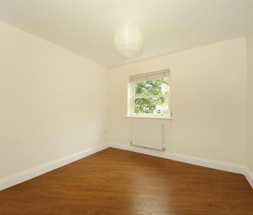 3 bedroom flat to rent - Photo 4
