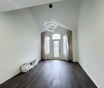 For Lease - 97 William F Bell Parkway, Richmond Hill, Ontario - Photo 2