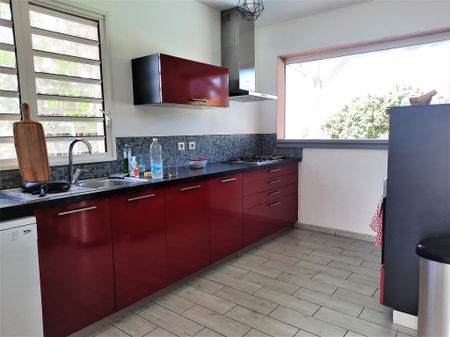 Location Maison 5 pièces 109m² PETIT BOURG 97170 - Photo 2