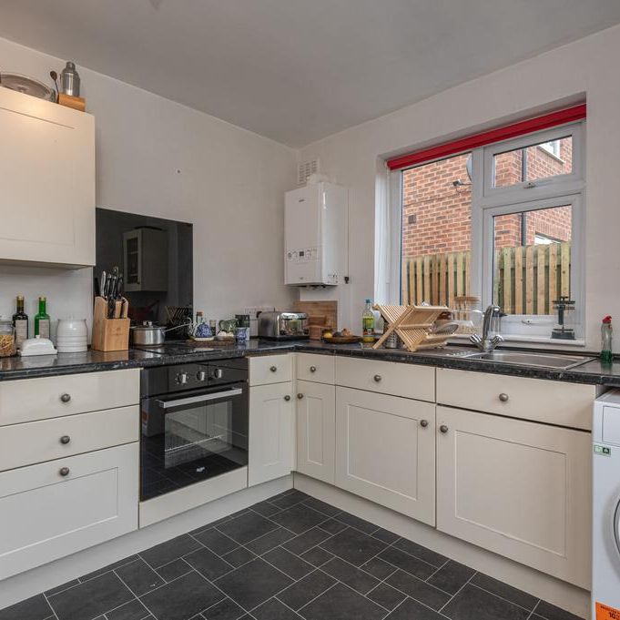 3 bedroom semi-detached house to rent - Photo 1