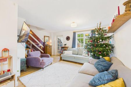 3 bedroom semi-detached house to rent - Photo 3