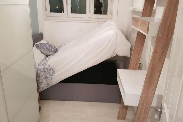 1 bedroom in a flat share to rent - Photo 1