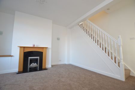 2 Bedroom Terraced House - Photo 2