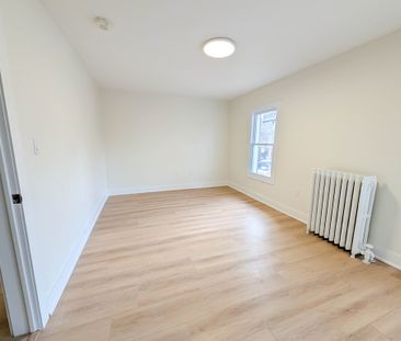 59 Carrick Ave, Hamilton - 3 Bedroom Upper Unit - Photo 1