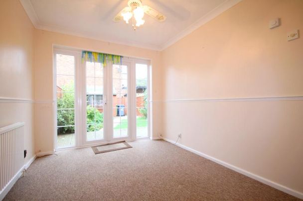 Chatsworth Road, Farnborough - Photo 1