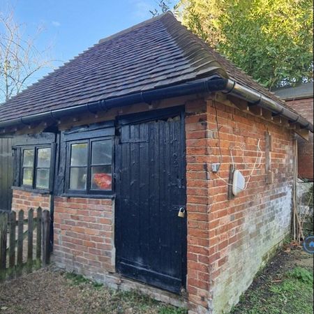 2 bedroom semi-detached house to rent - Photo 4