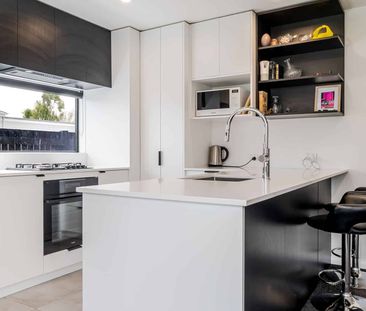 Townhouse on Victoria Ave! - Photo 2