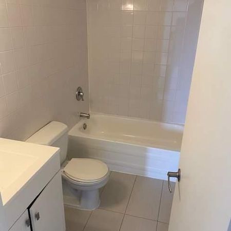 1 CH - 1 SDB - Longueuil - $1,400 /mo - Photo 3