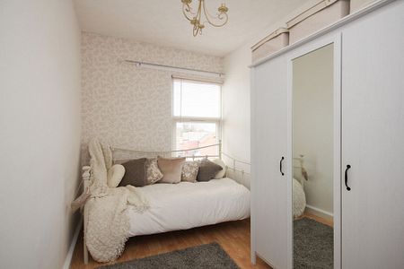 2 bedroom Terraced House to rent - Photo 5