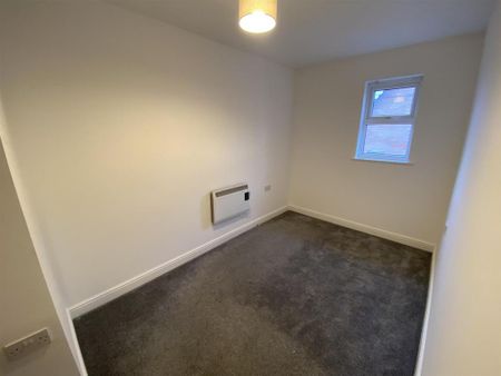 3 bedroom flat to rent - Photo 4