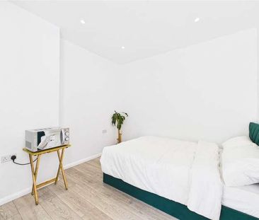 Elm Road, Reading, Berkshire, RG6 - Photo 4