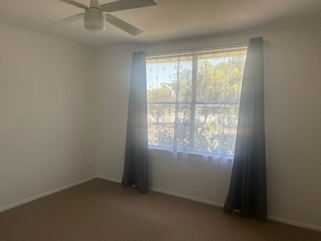 Renovated Three Bedroom House - Photo 2