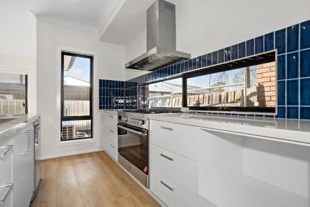 Modern and Stylish Townhouse - Photo 3