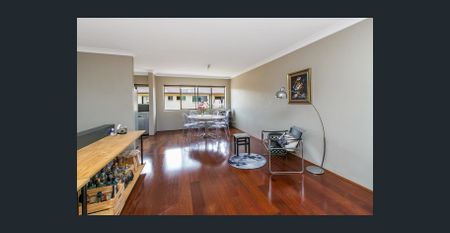 Bright and Airy apartment in the heart of New Farm - Photo 4