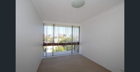 BRIGHT, MODERN & SPACIOUS TWO BEDROOM APARTMENT. - Photo 3