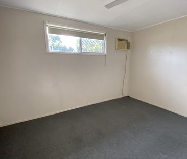 Two bedroom unit centrally located - Photo 4
