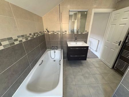 St. Georges Road, Aldershot, Hampshire, GU12 - Photo 2