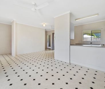 CHARMING THREE BEDROOM HOME IN QUIET CLOSE - Photo 5