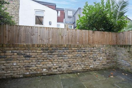 3 bedroom flat to rent - Photo 3