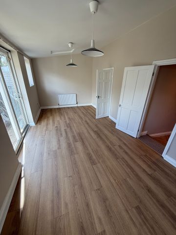2 Bed Flat, Stackpool Road, BS3 - Photo 2