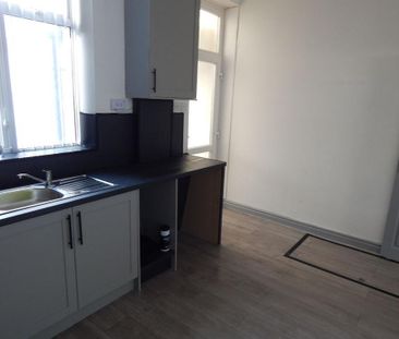 3 bedroom semi-detached house to rent - Photo 6