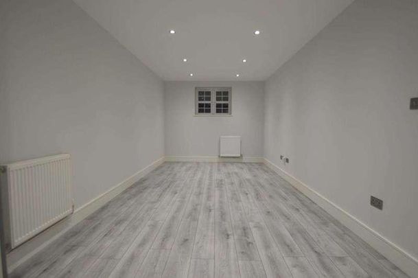 Kenley, CR8 - Photo 1