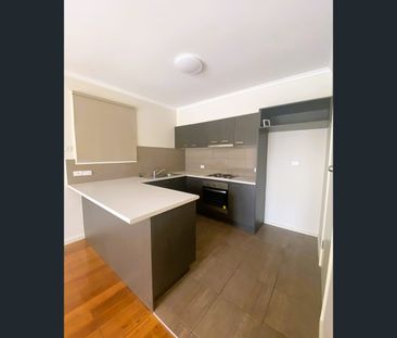 8/3 Doolan Street, Werribee, Vic 3030 - Photo 4