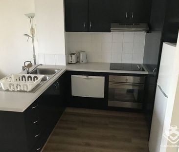 Stylish One-Bedroom Apartment in Prime Chevron Island Location - Photo 5