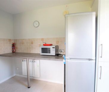 2 bedroom semi-detached bungalow to rent - Photo 4