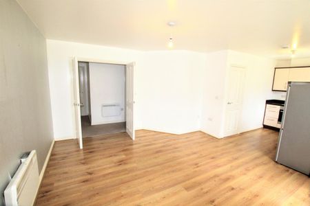 2 bedroom flat to rent - Photo 2