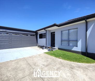 MODERN LIVING WITH STYLE, COMFORT & INTELLIGENT DESIGN! - Photo 6