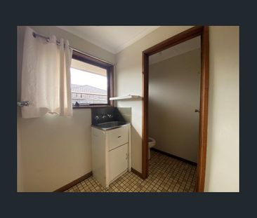 Low Maintenance Living in a Prime Werribee Pocket - Photo 3