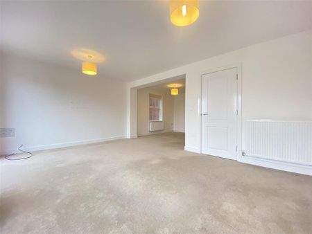 4 bedroom townhouse to rent - Photo 2