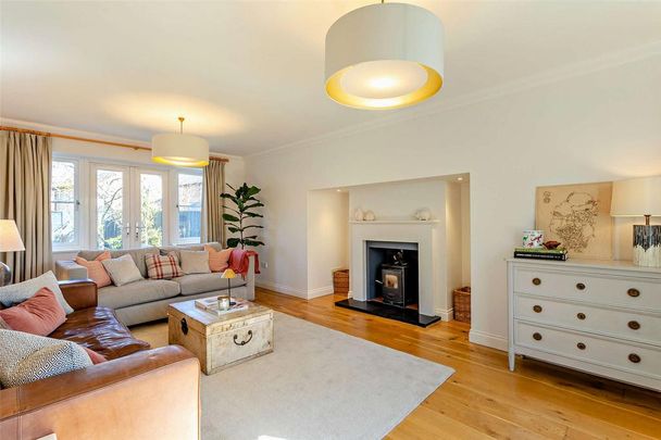 5 bedroom detached house to rent - Photo 1