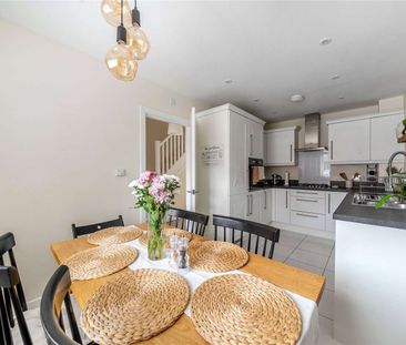 An extremely well presented 3 bedroom semi detached home to rent, t... - Photo 1