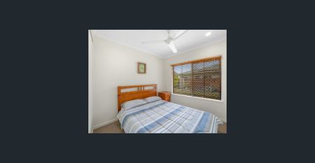 Family Home Perfect for Summer - Photo 3