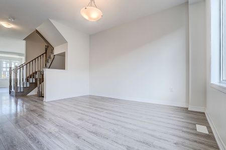 For Lease - 3353 Carding Mill Trail, Oakville, Ontario - Photo 3