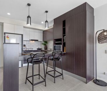 Two Bedroom Waterfront Apartment - Photo 4
