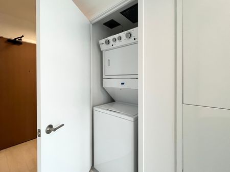 For Lease - 8 Tippett Rd Road Unit# 817, Toronto, Ontario - Photo 3